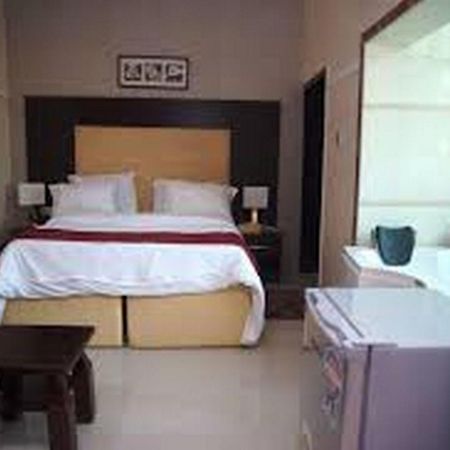 Room In Lodge - Hampton Towers Spa Asaba Exterior photo