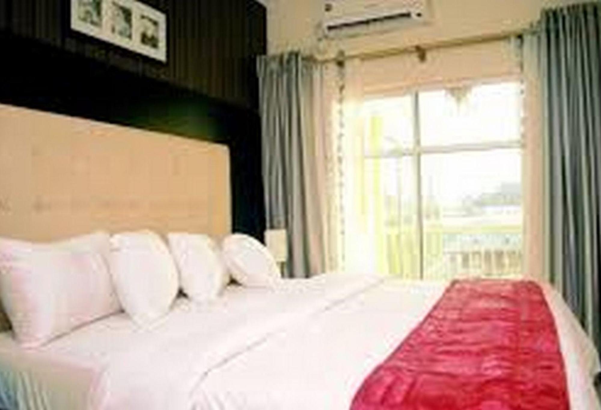 Room In Lodge - Hampton Towers Spa Asaba Exterior photo